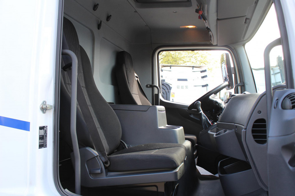Innenraum Bild 1: Kühlkoffer LKW Mercedes-Benz Atego 1221 E6  TK T-800 R  Strom   Türen+LBW