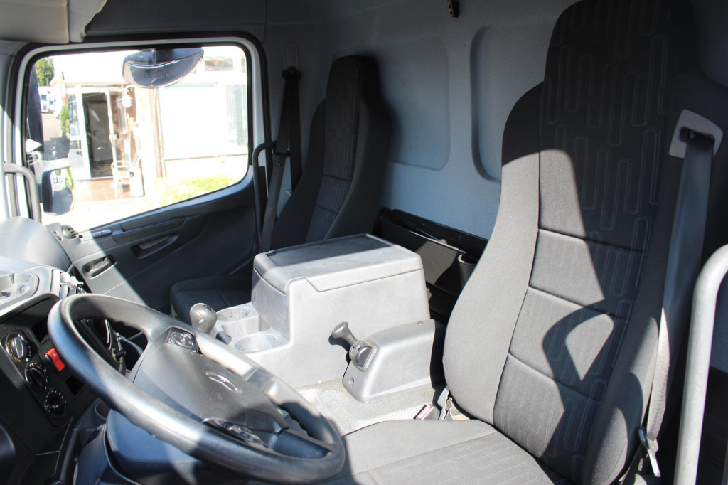 Mercedes-Benz Atego 818 E6 Koffer 6m Klima LDW Schalter LBW - Koffer Transporter: das Bild 5 Mercedes-Benz Atego 818 E6 Koffer 6m Klima LDW Schalter LBW - Koffer Transporter: das Bild 5