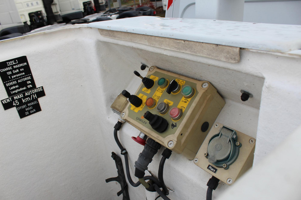 Renault Master Bühne EN100TF1 10m Klima 561h AHK - LKW mit Arbeitsbühne: das Bild 3 Renault Master Bühne EN100TF1 10m Klima 561h AHK - LKW mit Arbeitsbühne: das Bild 3