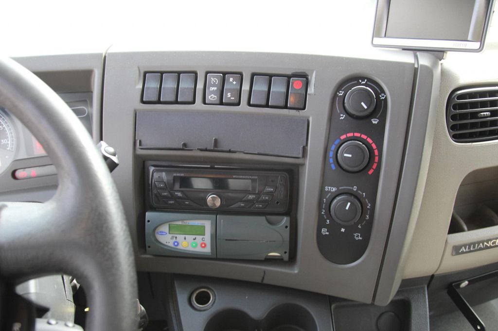 Renault Midlum 220 E5 CS 850 Strom LBW Seiten Tür FRC - Kühlkoffer LKW: das Bild 5 Renault Midlum 220 E5 CS 850 Strom LBW Seiten Tür FRC - Kühlkoffer LKW: das Bild 5