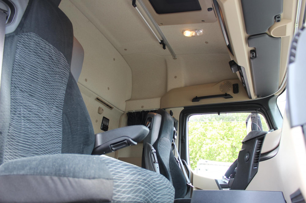 Mercedes-Benz Actros 1845 Retarder Xenon ACC Vollspoiler - Sattelzugmaschine: das Bild 2 Mercedes-Benz Actros 1845 Retarder Xenon ACC Vollspoiler - Sattelzugmaschine: das Bild 2