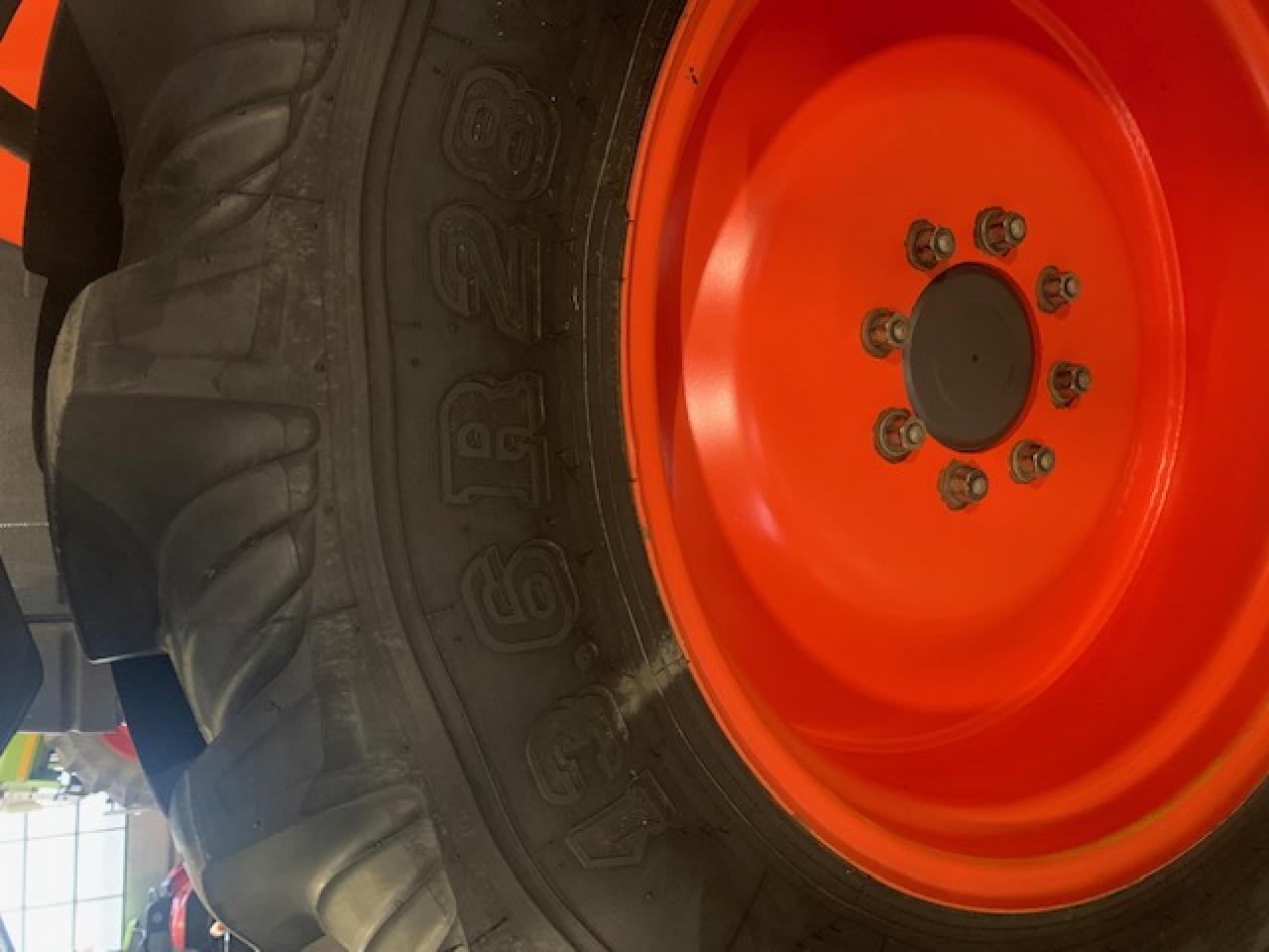 Taurus Pflegeräder 340/85 R48, 13.6 R28 (Ex Kubota) - Anbauteil: das Bild 3 Taurus Pflegeräder 340/85 R48, 13.6 R28 (Ex Kubota) - Anbauteil: das Bild 3