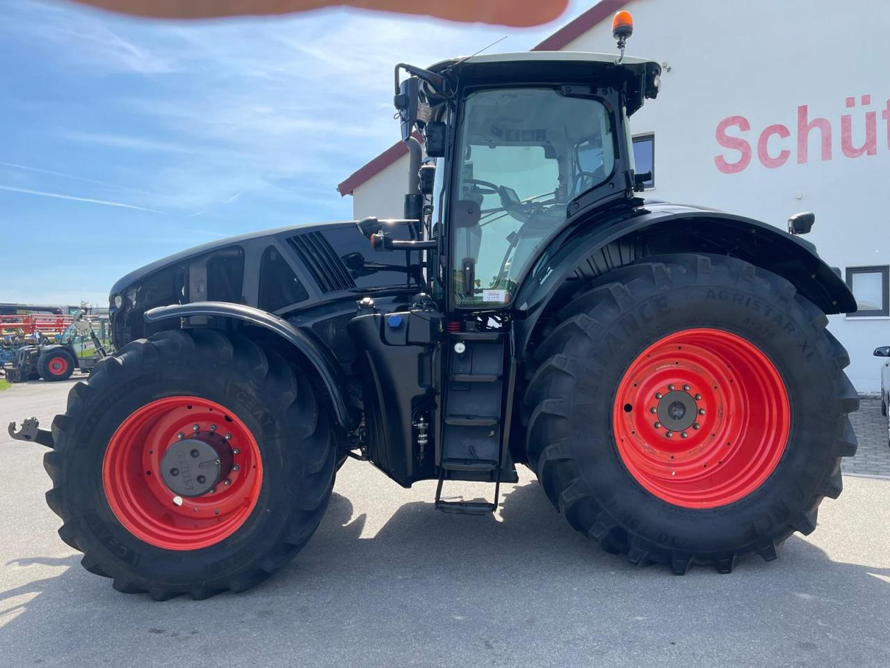 CLAAS Axion 920 CMATIC mit FZW, Black, Schwarz - Traktor: das Bild 2 CLAAS Axion 920 CMATIC mit FZW, Black, Schwarz - Traktor: das Bild 2