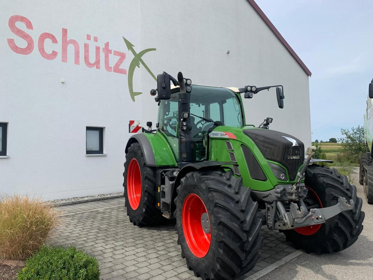 Fendt 724 Vario Power Plus GPS, Baujahr 2019 - Traktor: das Bild 2 Fendt 724 Vario Power Plus GPS, Baujahr 2019 - Traktor: das Bild 2