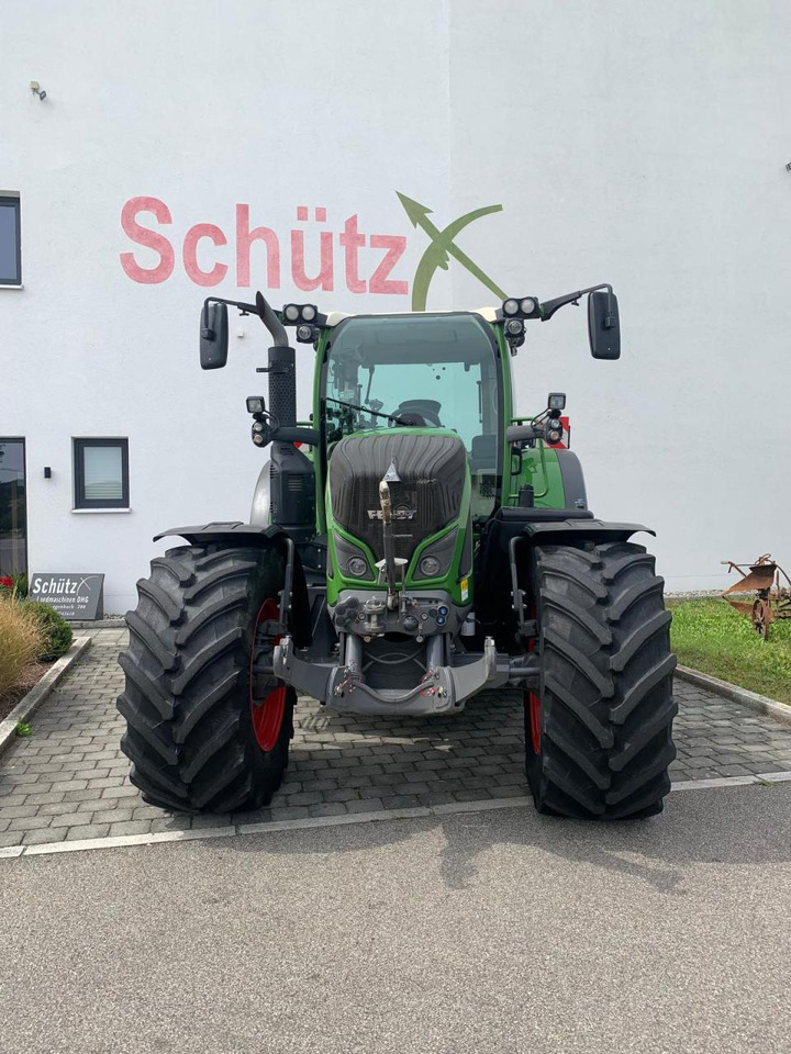 Fendt 724 Vario Power Plus mit GPS - Traktor: das Bild 3 Fendt 724 Vario Power Plus mit GPS - Traktor: das Bild 3