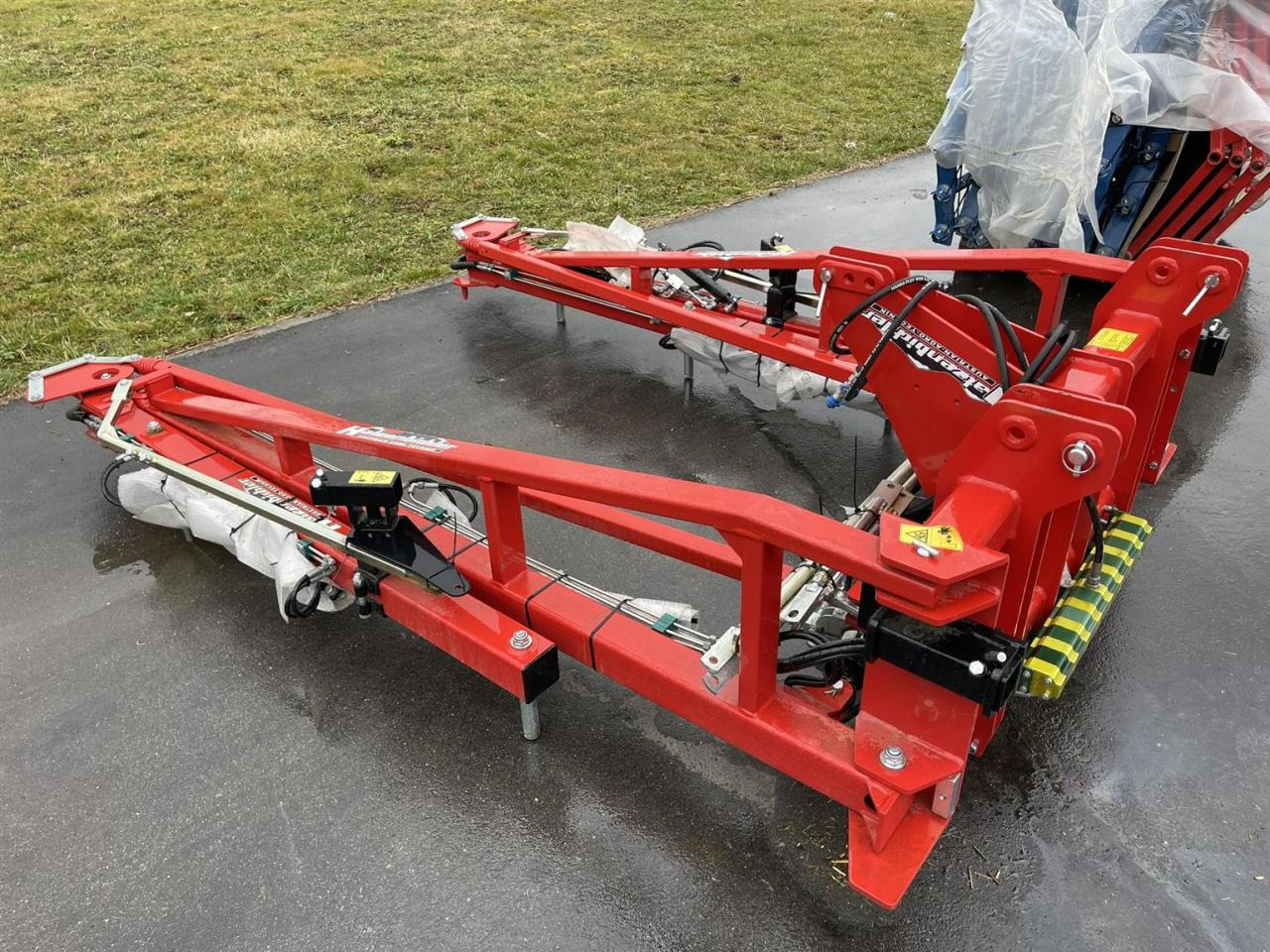 Hatzenbichler Striegel 12m, hydraulischer Druckverst. NEUWERTIG! - Egge: das Bild 2 Hatzenbichler Striegel 12m, hydraulischer Druckverst. NEUWERTIG! - Egge: das Bild 2