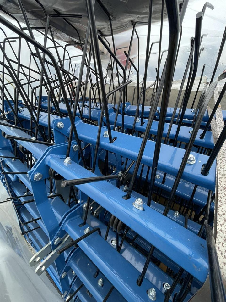 Hatzenbichler Striegel mit hydraulischer Druckverstellung, 12m, Bj. 2023, Hatzenbichler neuwertig - Egge: das Bild 5 Hatzenbichler Striegel mit hydraulischer Druckverstellung, 12m, Bj. 2023, Hatzenbichler neuwertig - Egge: das Bild 5