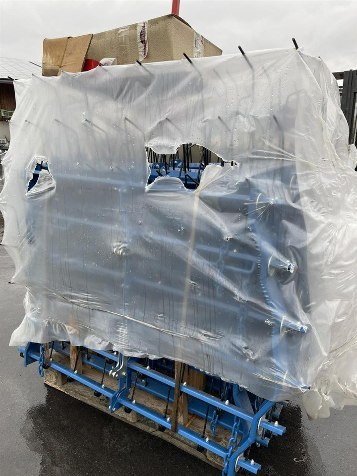 Hatzenbichler Striegel mit hydraulischer Druckverstellung, 12m, Bj. 2023, Hatzenbichler neuwertig - Egge: das Bild 4 Hatzenbichler Striegel mit hydraulischer Druckverstellung, 12m, Bj. 2023, Hatzenbichler neuwertig - Egge: das Bild 4