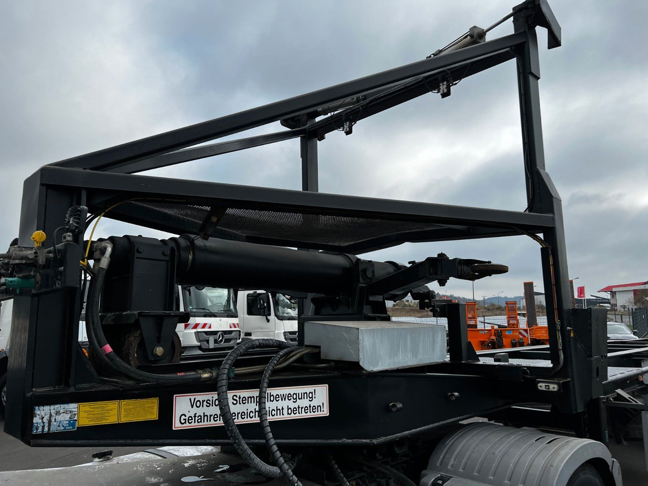 H&W 3- Achs Auflieger für Presscontainer H&W 3- Achs Auflieger für Presscontainer - Container/ Wechselfahrgestell Auflieger: das Bild 3 H&W 3- Achs Auflieger für Presscontainer H&W 3- Achs Auflieger für Presscontainer - Container/ Wechselfahrgestell Auflieger: das Bild 3