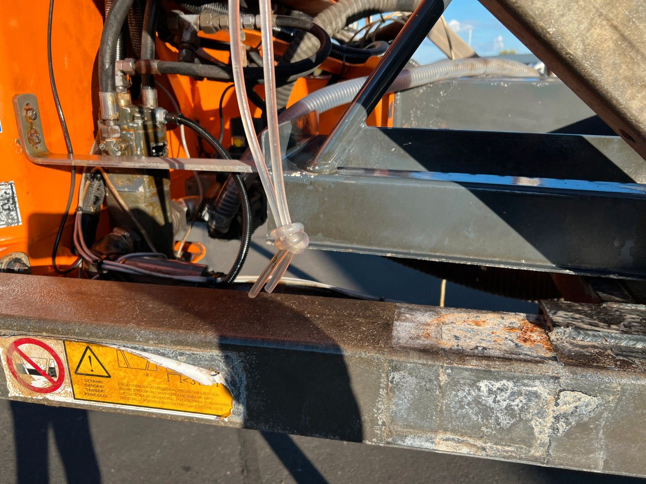 Küpper Weisser IMSSN E 35050HFH Küpper Weisser IMSSN E 35050HFH - Salzstreuer für Kommunal-/ Sonderfahrzeug: das Bild 4 Küpper Weisser IMSSN E 35050HFH Küpper Weisser IMSSN E 35050HFH - Salzstreuer für Kommunal-/ Sonderfahrzeug: das Bild 4