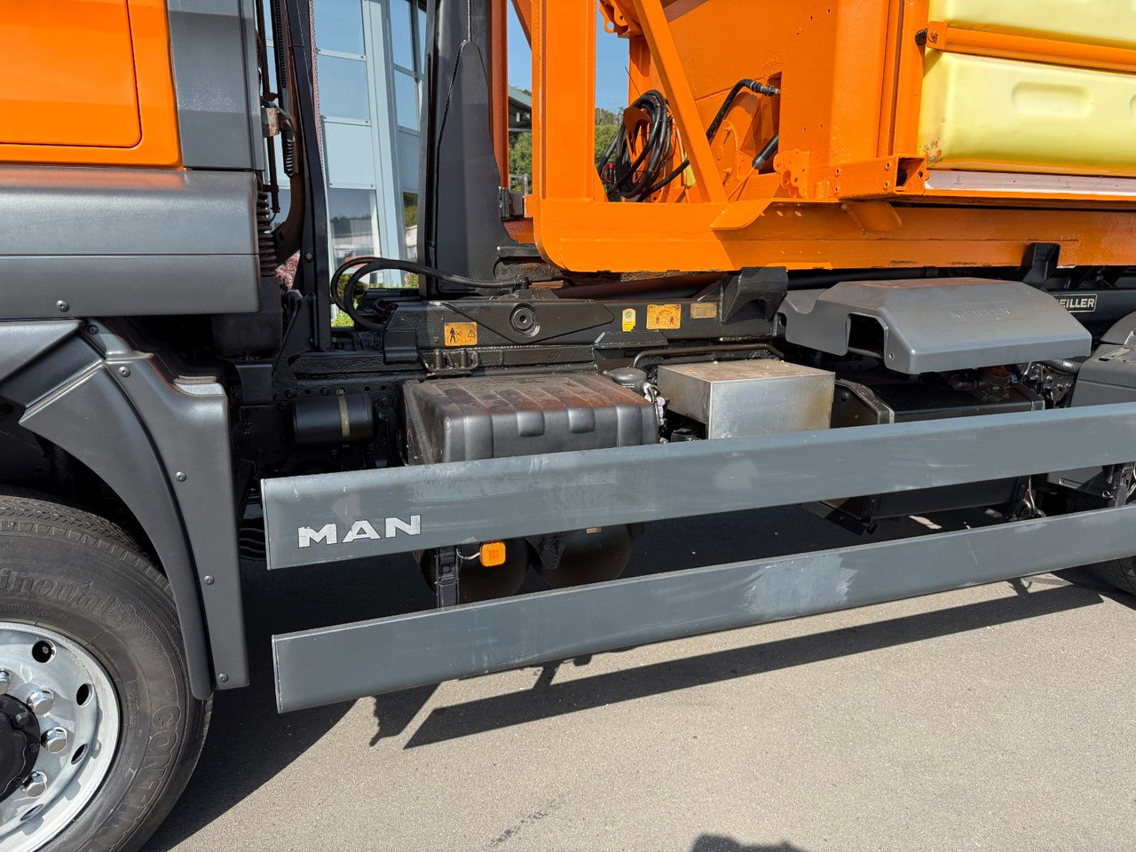 MAN TGA 18.350 4x4 Meiler Abroller RK 14.45 Winterd. - Abrollkipper: das Bild 5 MAN TGA 18.350 4x4 Meiler Abroller RK 14.45 Winterd. - Abrollkipper: das Bild 5