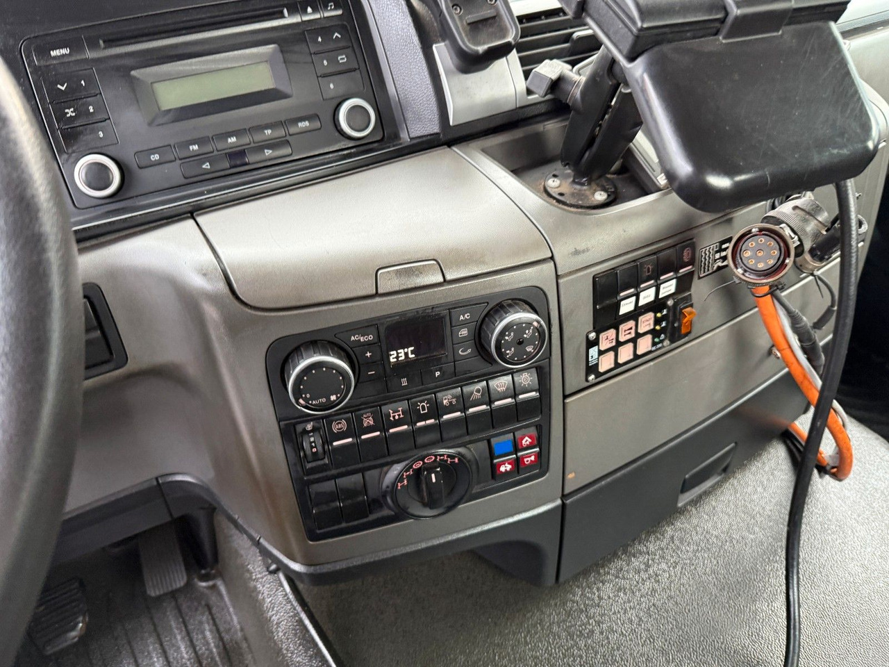 MAN TGS 18.360 4x4 Winterdienst Meiller Abroller - Abrollkipper: das Bild 5 MAN TGS 18.360 4x4 Winterdienst Meiller Abroller - Abrollkipper: das Bild 5