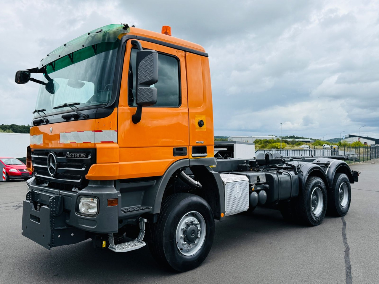 Mercedes-Benz Actros 3341 6x6 Hydraulikpumpe + Tank - Fahrgestell LKW: das Bild 1 Mercedes-Benz Actros 3341 6x6 Hydraulikpumpe + Tank - Fahrgestell LKW: das Bild 1