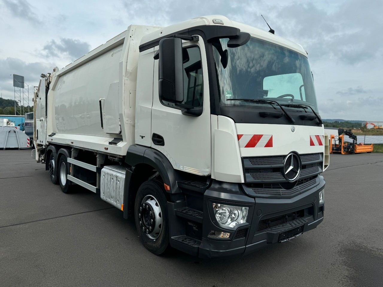 Mercedes-Benz Antos 2533 6x2 Gesink GPM III V 23H25 Kombisch. Mercedes-Benz Antos 2533 6x2 Gesink GPM III V 23H25 Kombisch. - Müllwagen: das Bild 4 Mercedes-Benz Antos 2533 6x2 Gesink GPM III V 23H25 Kombisch. Mercedes-Benz Antos 2533 6x2 Gesink GPM III V 23H25 Kombisch. - Müllwagen: das Bild 4