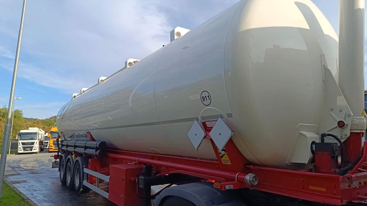 Kässbohrer Kippsilo 60m³ ADR - Siloauflieger: das Bild 2 Kässbohrer Kippsilo 60m³ ADR - Siloauflieger: das Bild 2