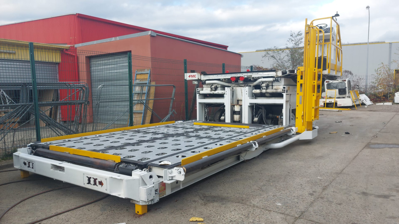 FMC loader Commander 15 Universal Main Deck - Flugzeuglader: das Bild 3 FMC loader Commander 15 Universal Main Deck - Flugzeuglader: das Bild 3