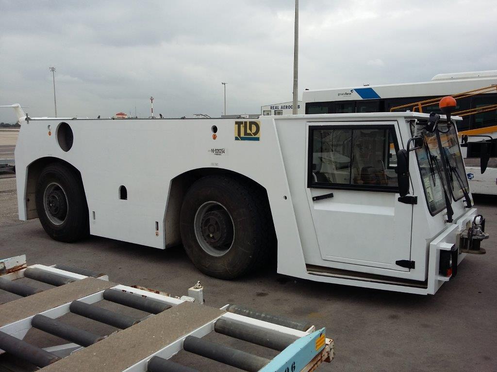 Pushback Tractor TLD TMX400-30 - Flugzeugschlepper: das Bild 3 Pushback Tractor TLD TMX400-30 - Flugzeugschlepper: das Bild 3