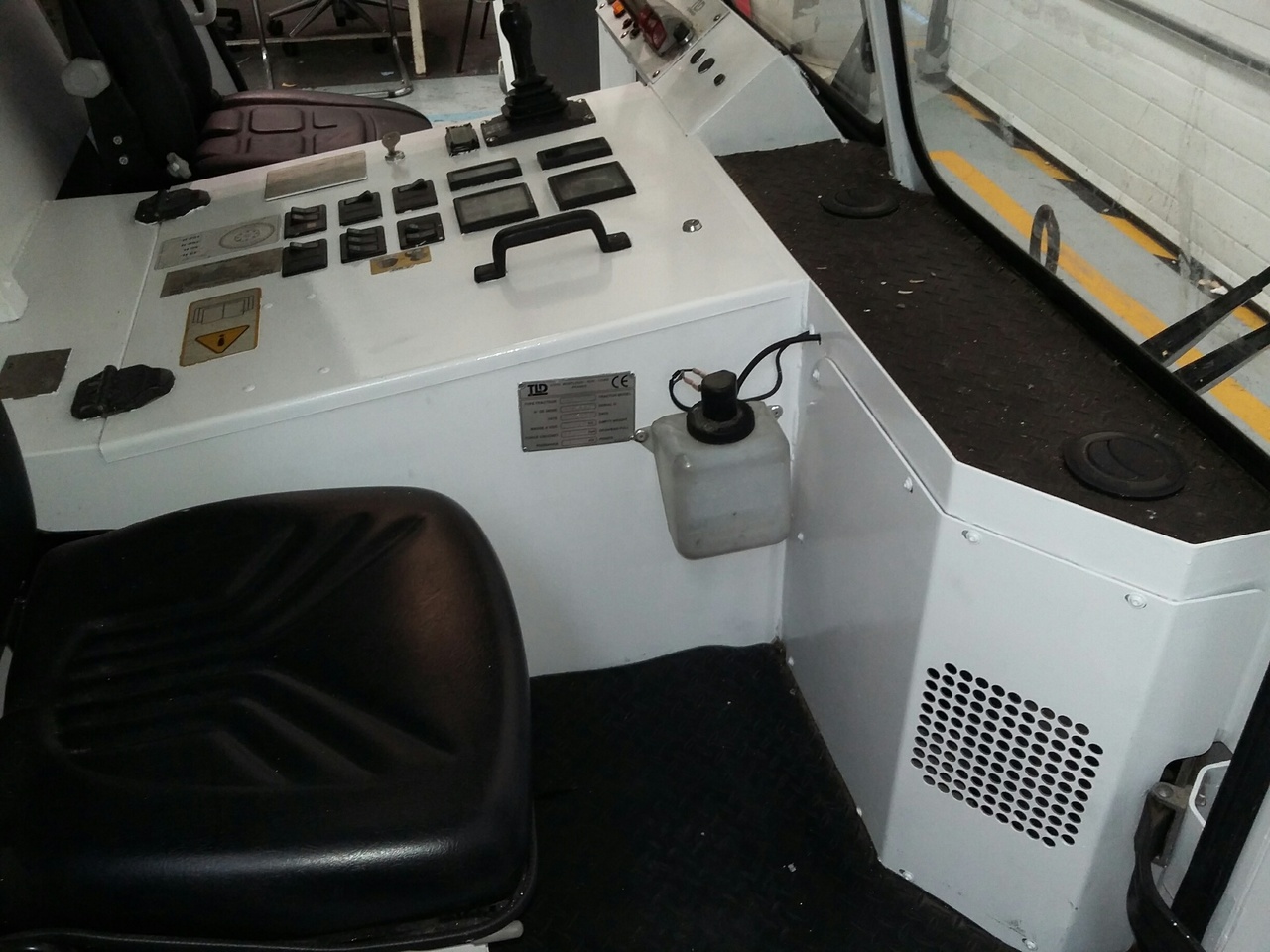 Pushback Tractor TLD TMX400-30 - Flugzeugschlepper: das Bild 5 Pushback Tractor TLD TMX400-30 - Flugzeugschlepper: das Bild 5