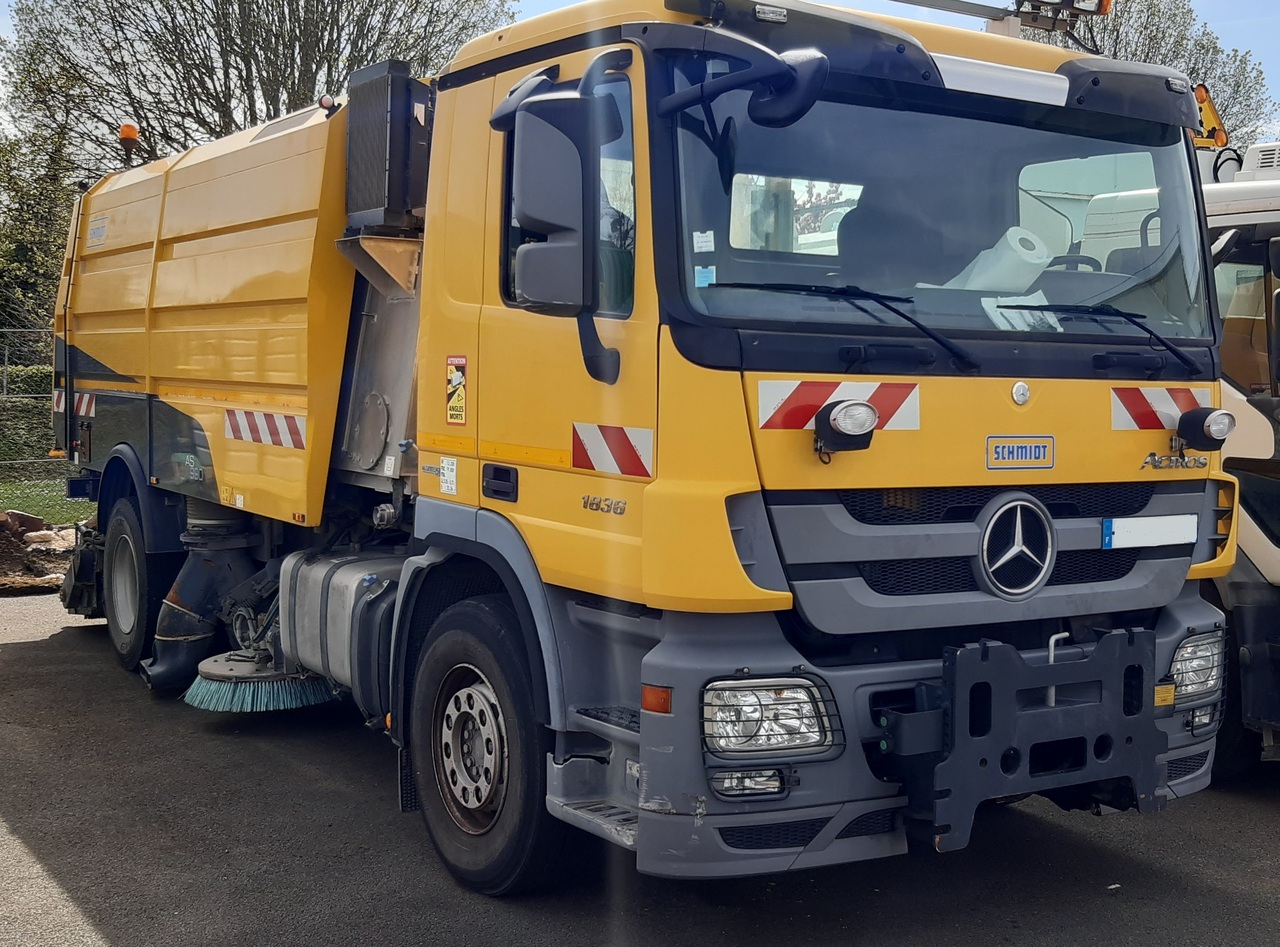 Runway Sweeper Schmidt AS990 - Kehrmaschine: das Bild 1 Runway Sweeper Schmidt AS990 - Kehrmaschine: das Bild 1