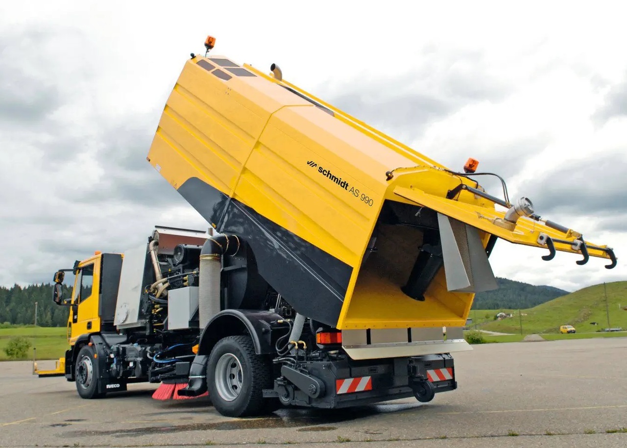 Runway Sweeper Schmidt AS990 - Kehrmaschine: das Bild 4 Runway Sweeper Schmidt AS990 - Kehrmaschine: das Bild 4