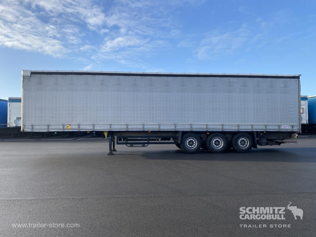 SCHMITZ Curtainsider Standard Taillift - Planenauflieger: das Bild 4 SCHMITZ Curtainsider Standard Taillift - Planenauflieger: das Bild 4