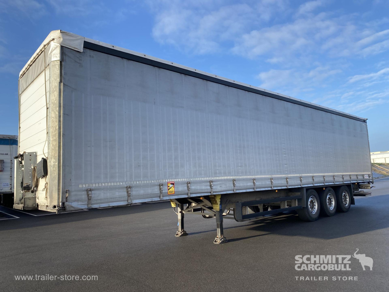 SCHMITZ Curtainsider Standard Taillift - Planenauflieger: das Bild 1 SCHMITZ Curtainsider Standard Taillift - Planenauflieger: das Bild 1