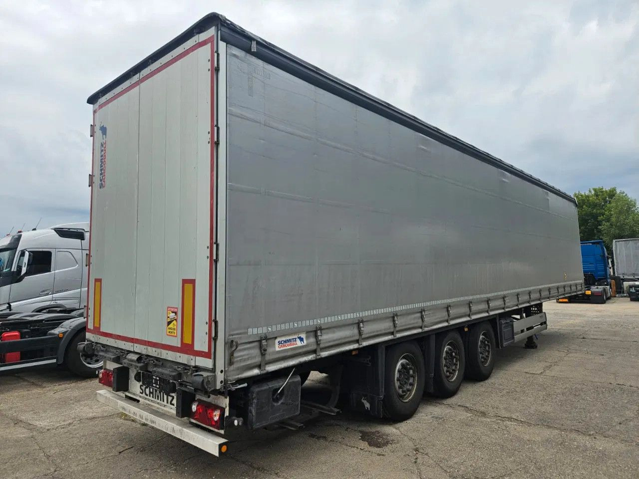 Schmitz Cargobull SCB S3T Standard 3 units! Lifting Axle A&C, XL C - Planenauflieger: das Bild 4 Schmitz Cargobull SCB S3T Standard 3 units! Lifting Axle A&C, XL C - Planenauflieger: das Bild 4