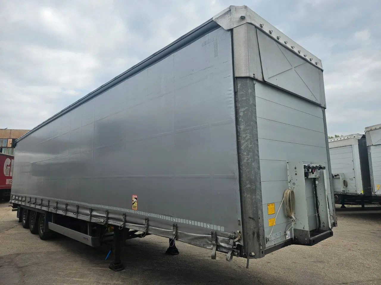 Schmitz Cargobull SCB S3T VARIOS 2 units! Lifting Axle A&C, XL Cod - Planenauflieger: das Bild 2 Schmitz Cargobull SCB S3T VARIOS 2 units! Lifting Axle A&C, XL Cod - Planenauflieger: das Bild 2
