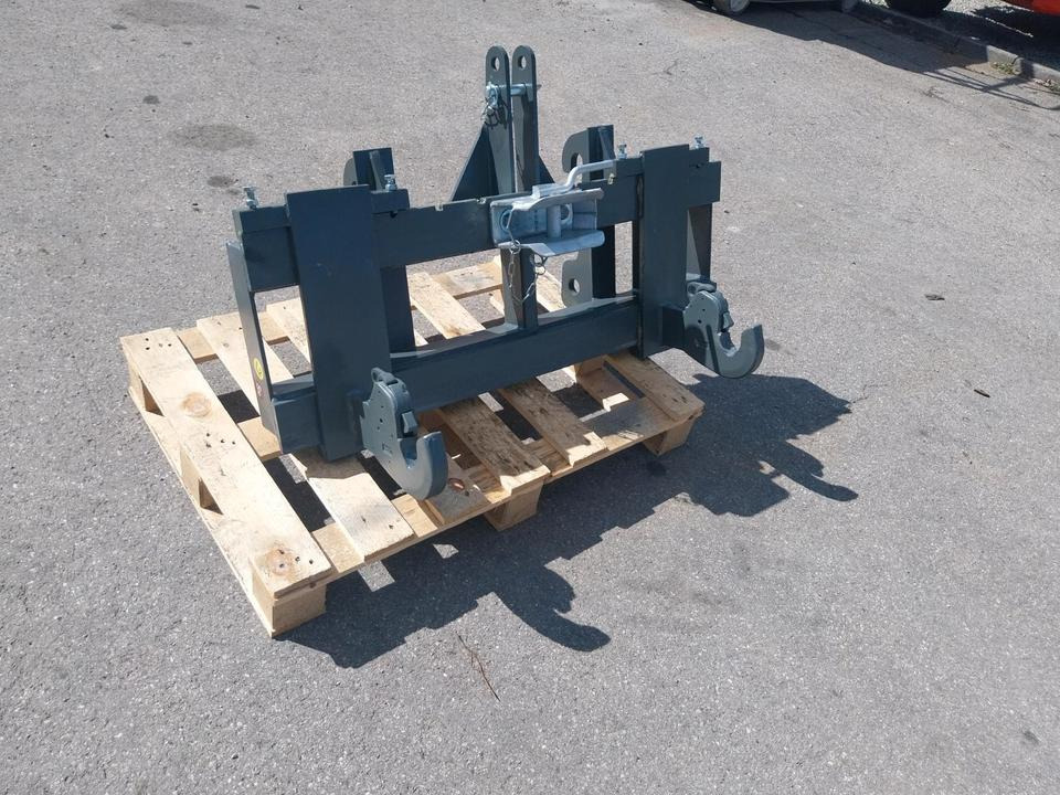 Adapter Giant Hoflader auf 3 Punkt Kat II Palettengabel Radlader - Gabel für Radlader: das Bild 1 Adapter Giant Hoflader auf 3 Punkt Kat II Palettengabel Radlader - Gabel für Radlader: das Bild 1