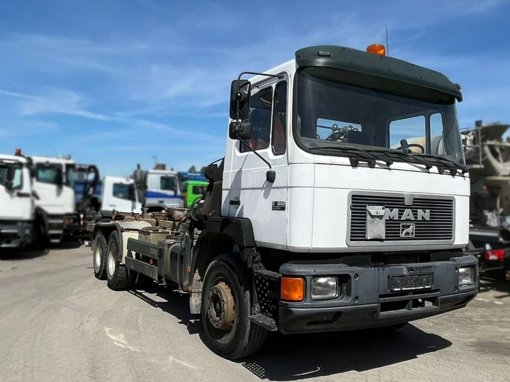 MAN F2000 27.342 6x4 Abrollkipper mit Kran - Autokran: das Bild 2 MAN F2000 27.342 6x4 Abrollkipper mit Kran - Autokran: das Bild 2