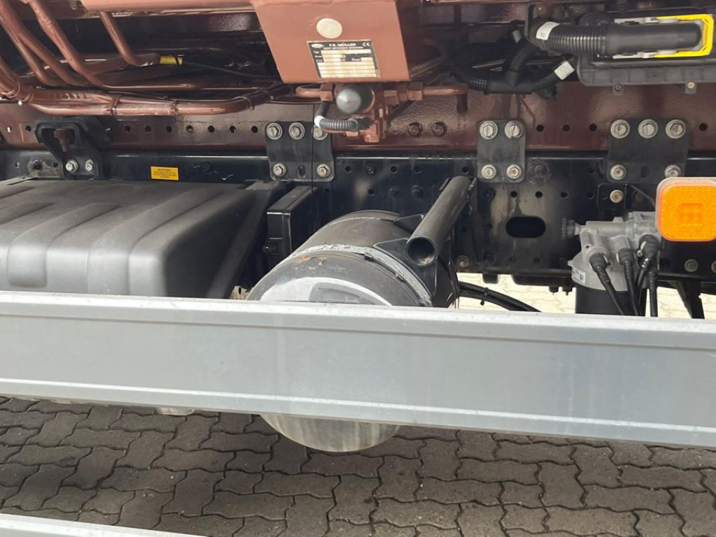 MAN TG-M 18.320 4x2 Absetzkipper Meiller, Funk - Absetzkipper: das Bild 4 MAN TG-M 18.320 4x2 Absetzkipper Meiller, Funk - Absetzkipper: das Bild 4