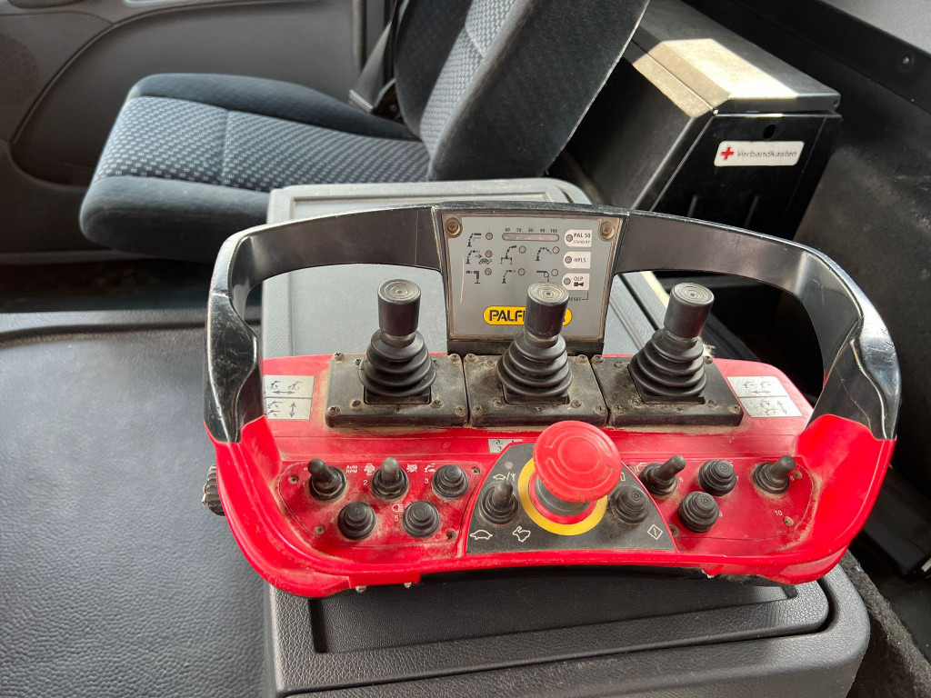 MERCEDES-BENZ Actros 1841 K 2-Achs Kipper Kran Funk 2xhydr+Greifer - Kipper, Autokran: das Bild 4 MERCEDES-BENZ Actros 1841 K 2-Achs Kipper Kran Funk 2xhydr+Greifer - Kipper, Autokran: das Bild 4