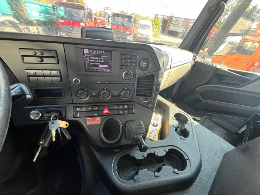 MERCEDES-BENZ Antos 2543 L 6x2 Abrollkipper mit Kran Funk+Greiferst. - Abrollkipper, Autokran: das Bild 2 MERCEDES-BENZ Antos 2543 L 6x2 Abrollkipper mit Kran Funk+Greiferst. - Abrollkipper, Autokran: das Bild 2