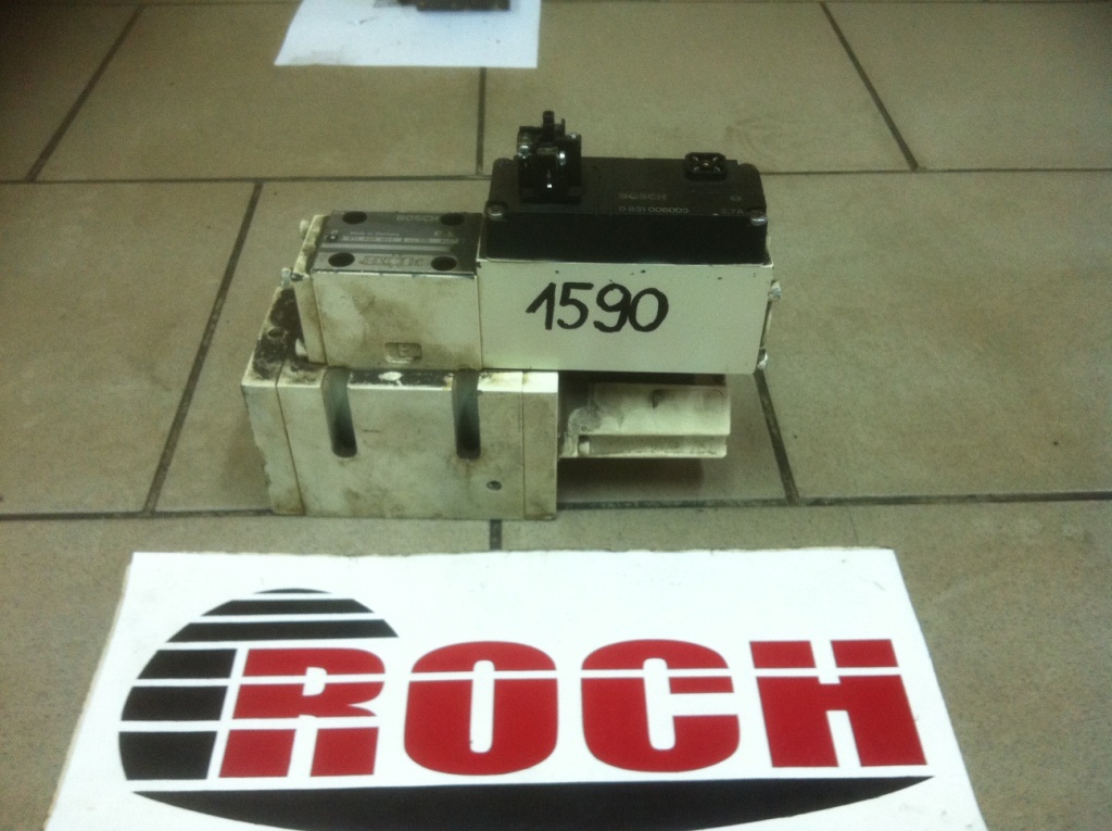 BOSCH 0811404070 1 SEKCYJNY + 0811404041 + 0831006003 2,7A - Hydraulik ventil für Baumaschine: das Bild 1 BOSCH 0811404070 1 SEKCYJNY + 0811404041 + 0831006003 2,7A - Hydraulik ventil für Baumaschine: das Bild 1