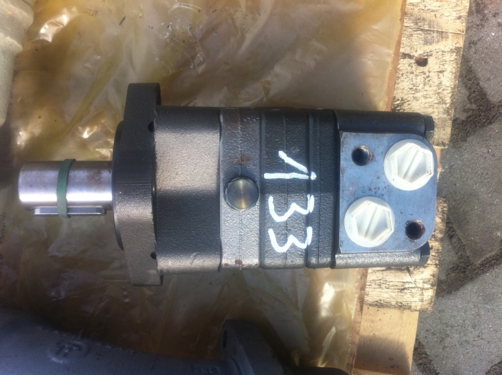 DANFOSS OMS160 151F0503-3309803N113F - Hydraulikmotor für Baumaschine: das Bild 1 DANFOSS OMS160 151F0503-3309803N113F - Hydraulikmotor für Baumaschine: das Bild 1