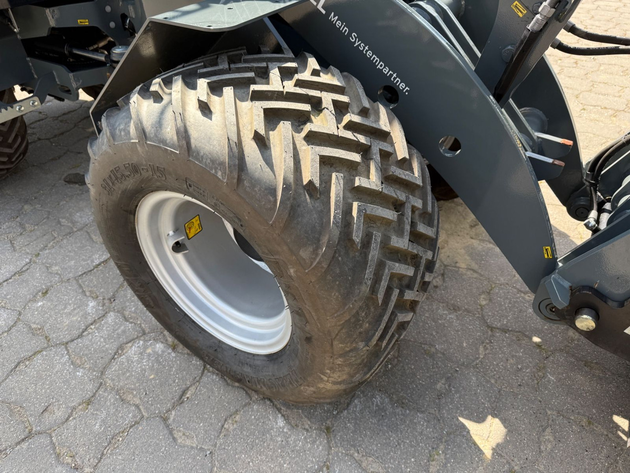 Giant G2500 HD X-TRA, Bj 20, SW, Schaufel, Gabel - Radlader: das Bild 5 Giant G2500 HD X-TRA, Bj 20, SW, Schaufel, Gabel - Radlader: das Bild 5