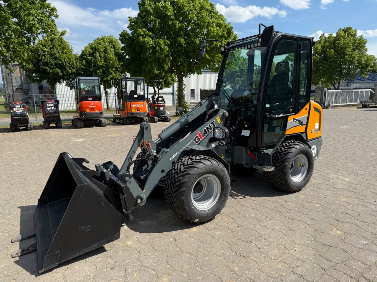 Giant G2500 HD X-TRA, Bj 20, SW, Schaufel, Gabel - Radlader: das Bild 1 Giant G2500 HD X-TRA, Bj 20, SW, Schaufel, Gabel - Radlader: das Bild 1
