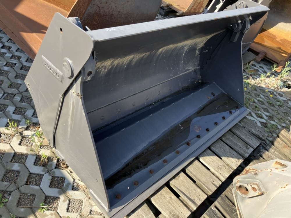 Volvo Klappschaufel mit Messer -P Aufnahme - Schaufel: das Bild 1 Volvo Klappschaufel mit Messer -P Aufnahme - Schaufel: das Bild 1