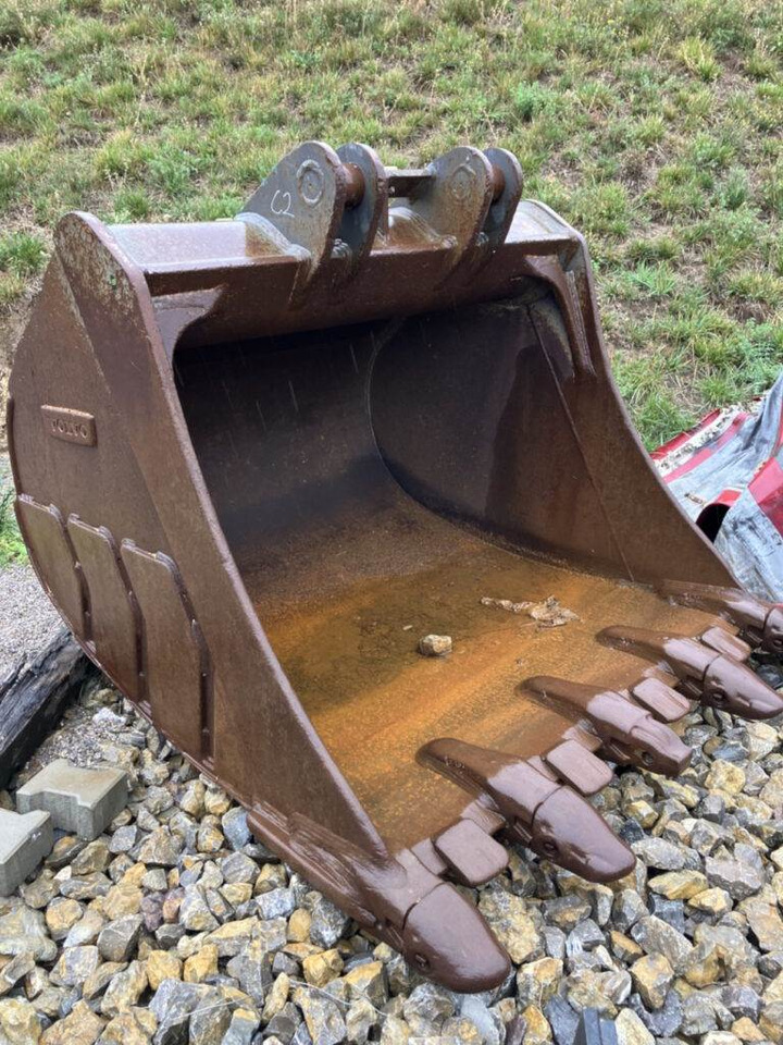 Volvo Tieflöffel mit Zähnen S3 - Baggerlader: das Bild 1 Volvo Tieflöffel mit Zähnen S3 - Baggerlader: das Bild 1