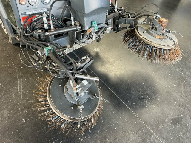 Hako Citymaster CM 2200 Kehrmaschine 2 m³ - Kehrmaschine: das Bild 2 Hako Citymaster CM 2200 Kehrmaschine 2 m³ - Kehrmaschine: das Bild 2