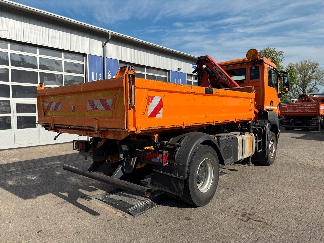 MAN TGA 18.360 4x4 Dreiseiten-Kipper Kran PALFINGER - Kipper, Autokran: das Bild 3 MAN TGA 18.360 4x4 Dreiseiten-Kipper Kran PALFINGER - Kipper, Autokran: das Bild 3