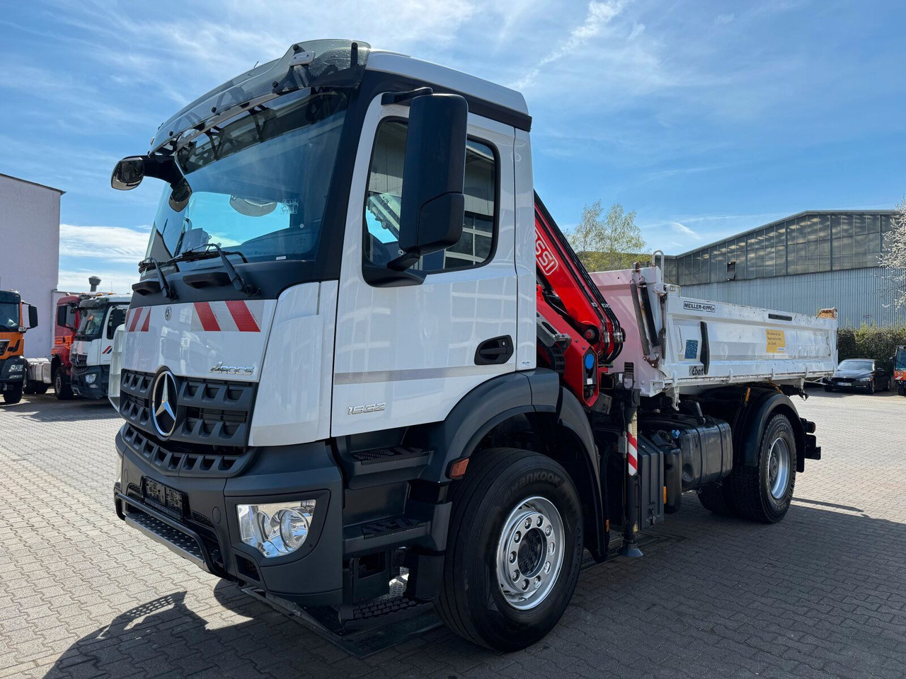 Mercedes-Benz AROCS 1832 4x2 Euro 6 Kipper Kran FASSI F120FB - Autokran: das Bild 2 Mercedes-Benz AROCS 1832 4x2 Euro 6 Kipper Kran FASSI F120FB - Autokran: das Bild 2