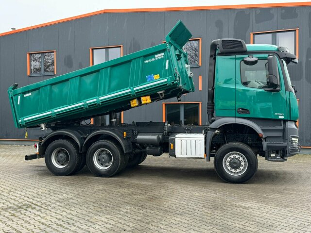 Mercedes-Benz Arocs 3351 6x6 Kipper Bordmatic Meiller - Kipper: das Bild 2 Mercedes-Benz Arocs 3351 6x6 Kipper Bordmatic Meiller - Kipper: das Bild 2
