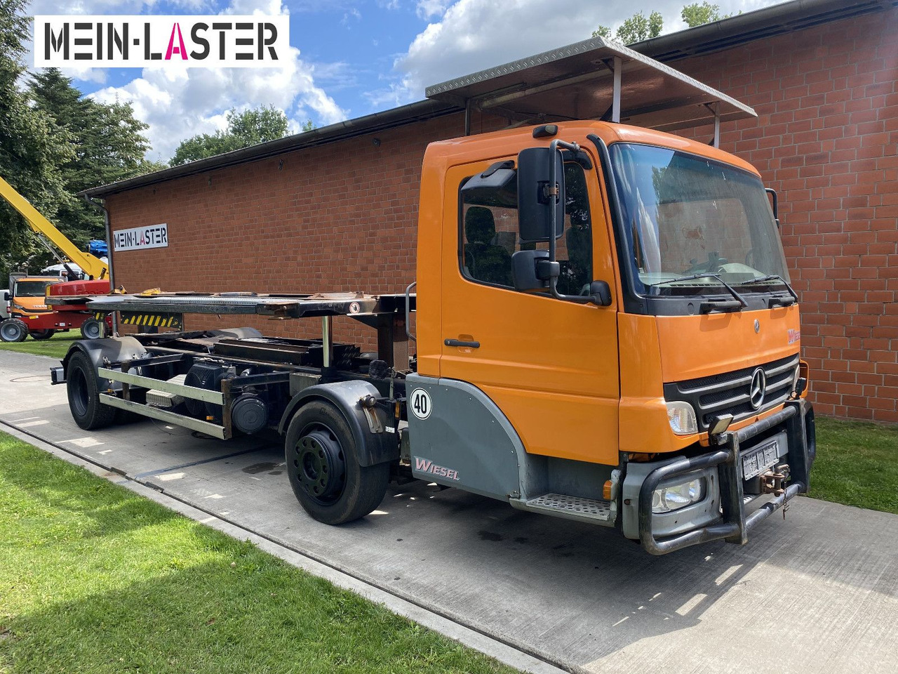 Mercedes-Benz Kamag Wiesel Umsetzter Sattelplatte - Containerwagen/ Wechselfahrgestell LKW: das Bild 1 Mercedes-Benz Kamag Wiesel Umsetzter Sattelplatte - Containerwagen/ Wechselfahrgestell LKW: das Bild 1