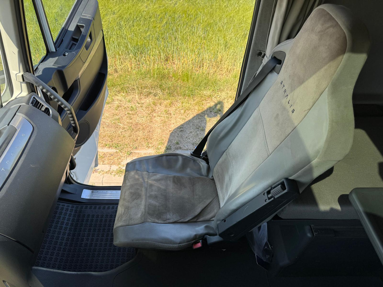 Abrollkipper, Autokran IVECO STRALIS 560: das Bild 9