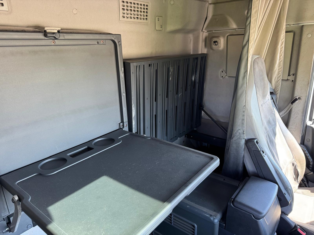 Abrollkipper, Autokran IVECO STRALIS 560: das Bild 17