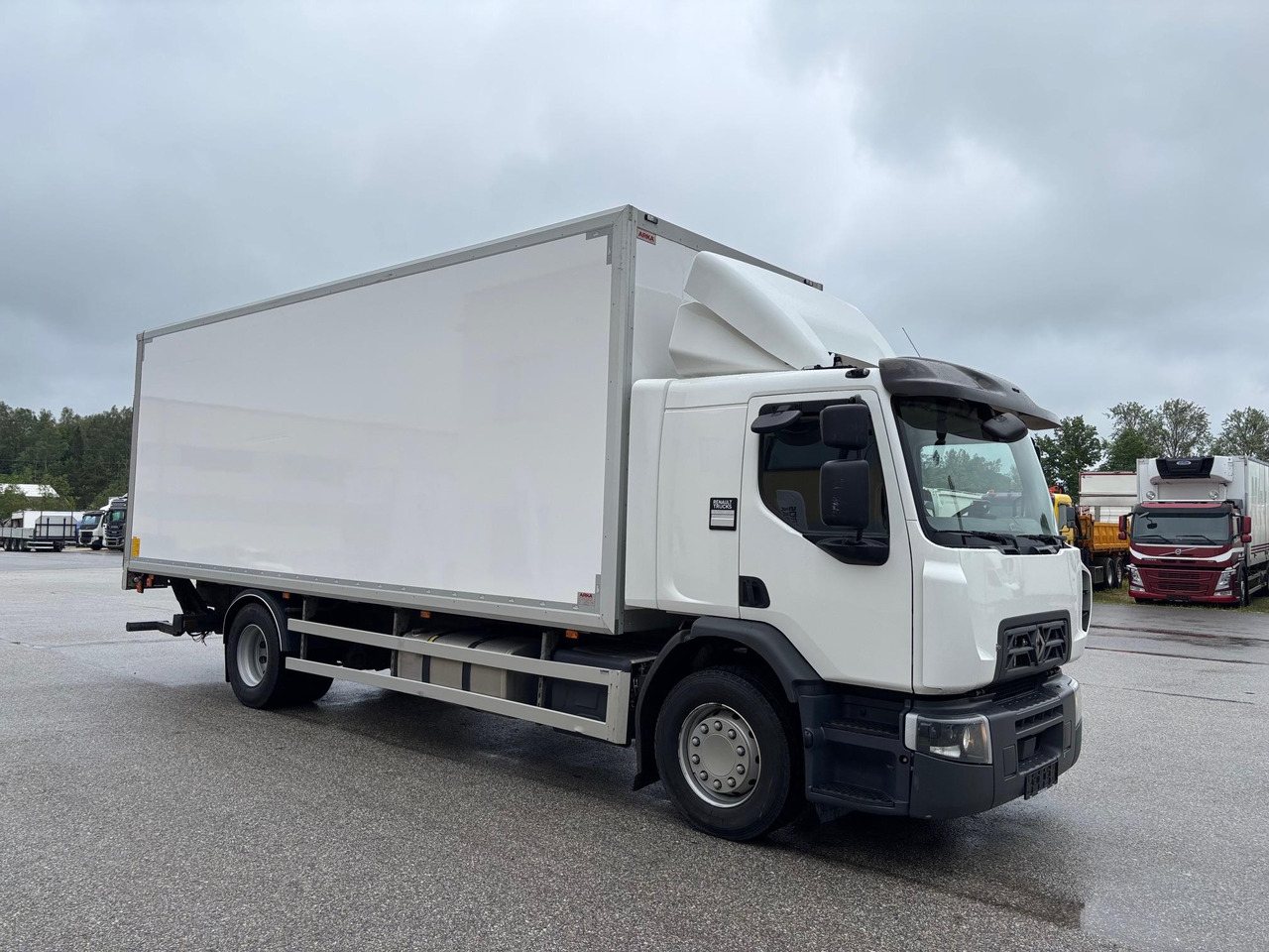 RENAULT D WIDE 320 - Koffer LKW: das Bild 1 RENAULT D WIDE 320 - Koffer LKW: das Bild 1