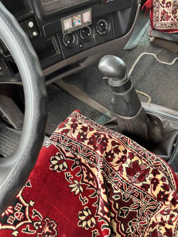 Sattelzugmaschine RENAULT Magnum 470: das Bild 14