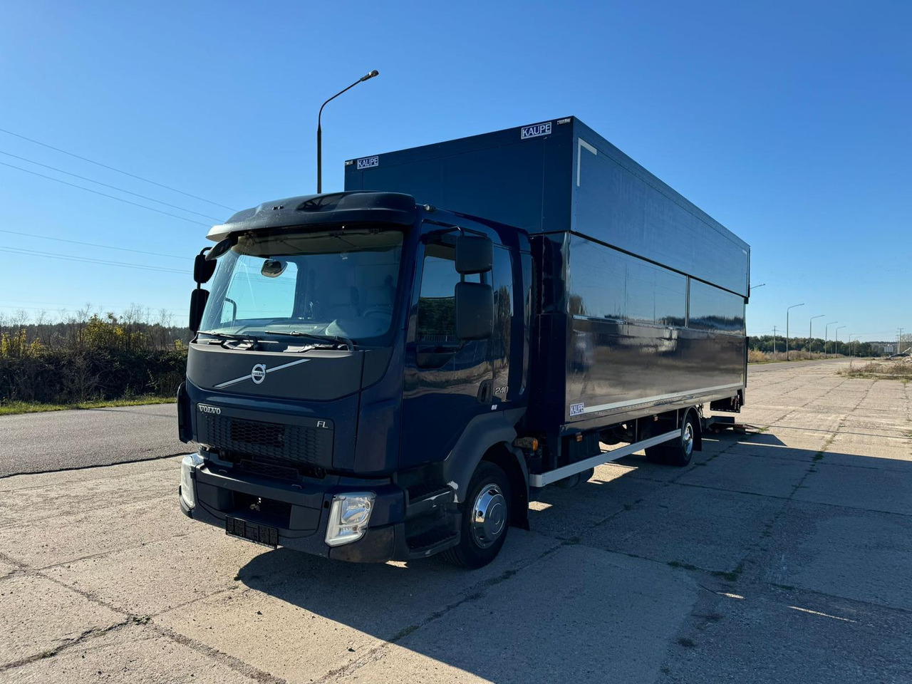 VOLVO FL 240 - Koffer LKW: das Bild 2 VOLVO FL 240 - Koffer LKW: das Bild 2