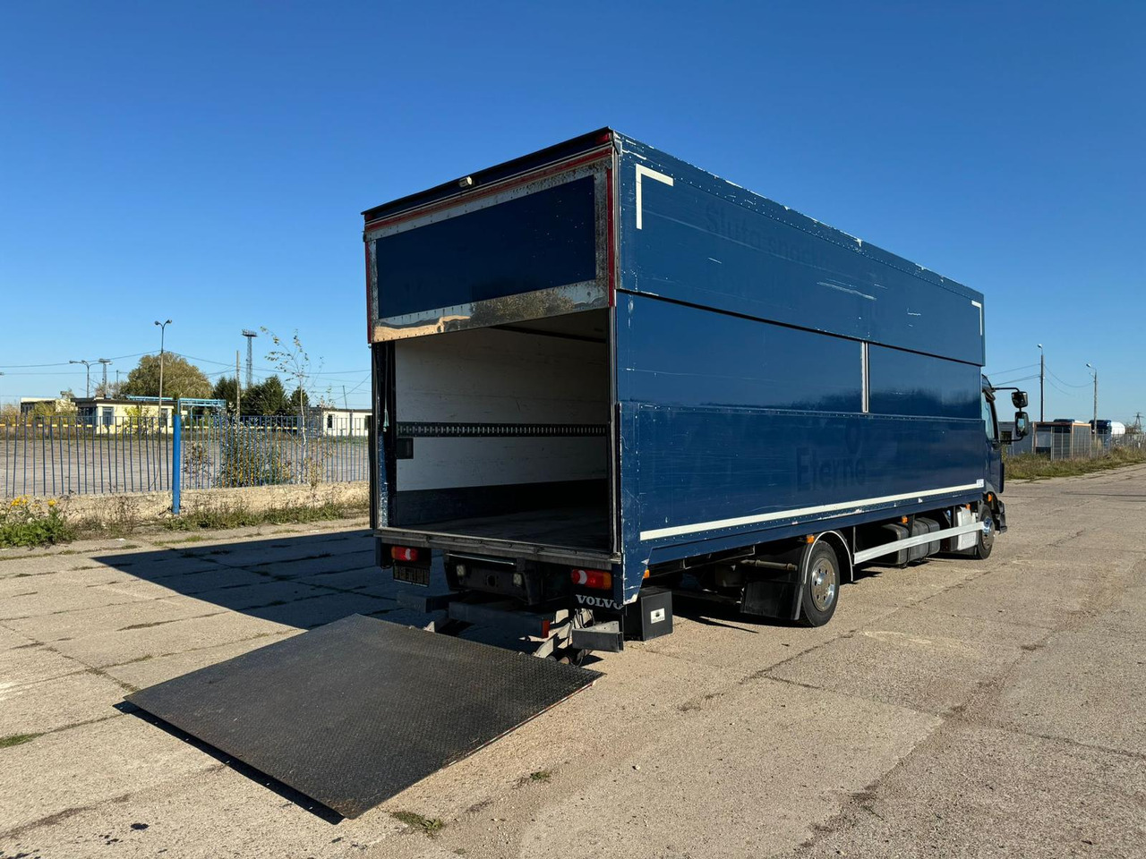 VOLVO FL 240 - Koffer LKW: das Bild 3 VOLVO FL 240 - Koffer LKW: das Bild 3